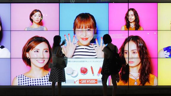 株式会社アインファーマシーズ Interactive Shop Window LOOKS